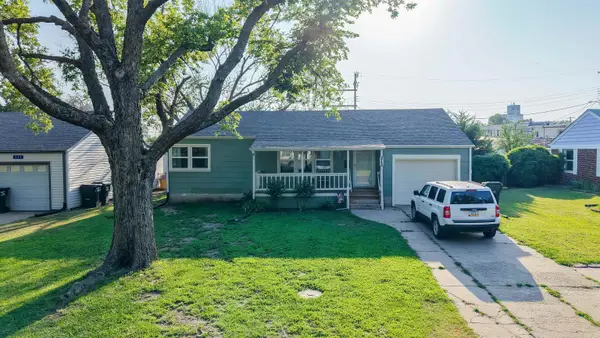 215 Spruce, Halstead, KS 67056