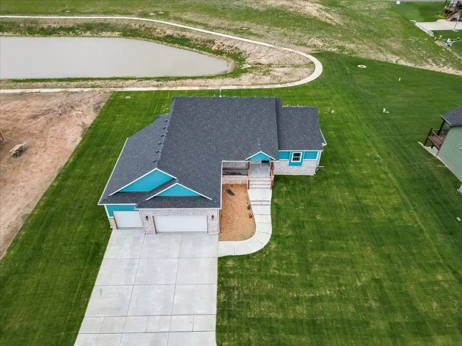 464 S Stoney Creek St, Clearwater, KS 67026 - #2