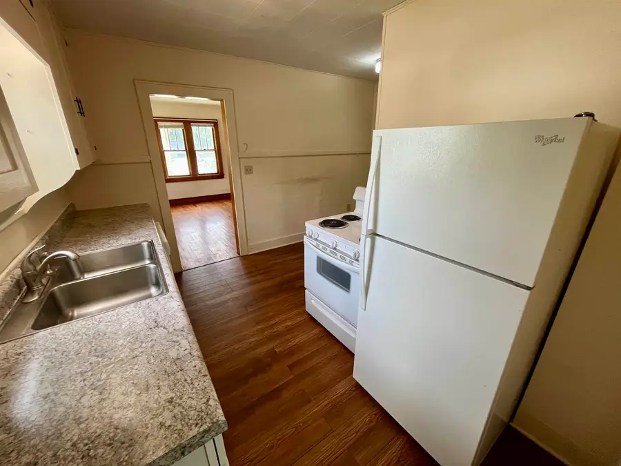302 SW 3rd, Newton, KS 67114 - #3
