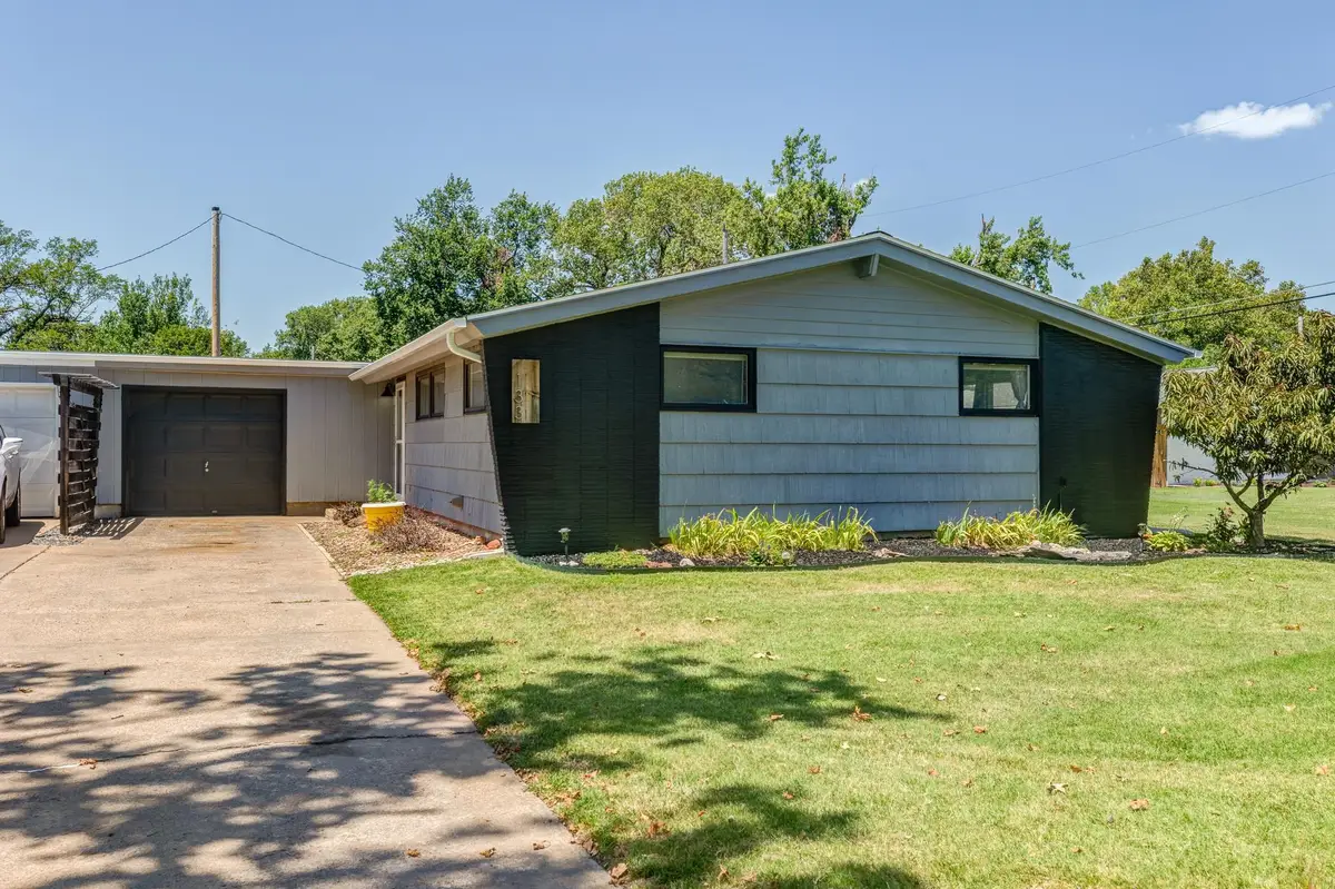 133 Georgia Ave, Salina, KS 67401 - #1