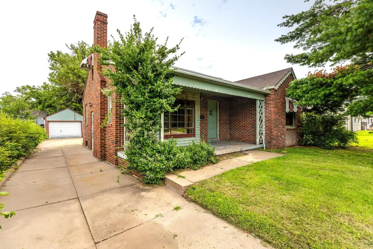 524 Brown St, Salina, KS 67401 - #1
