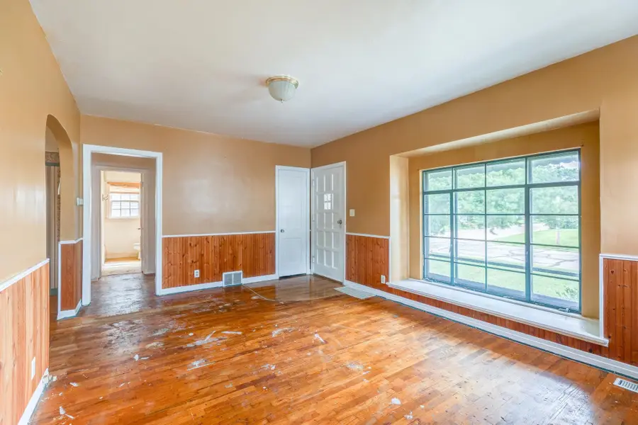 524 Brown St, Salina, KS 67401 - #3