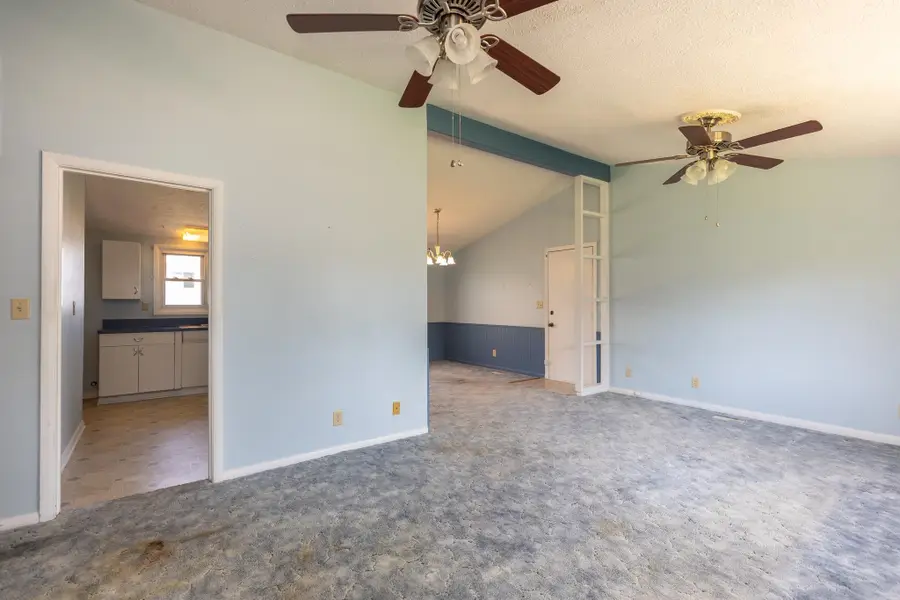 154 Hoover Ct, Salina, KS 67401 - #3