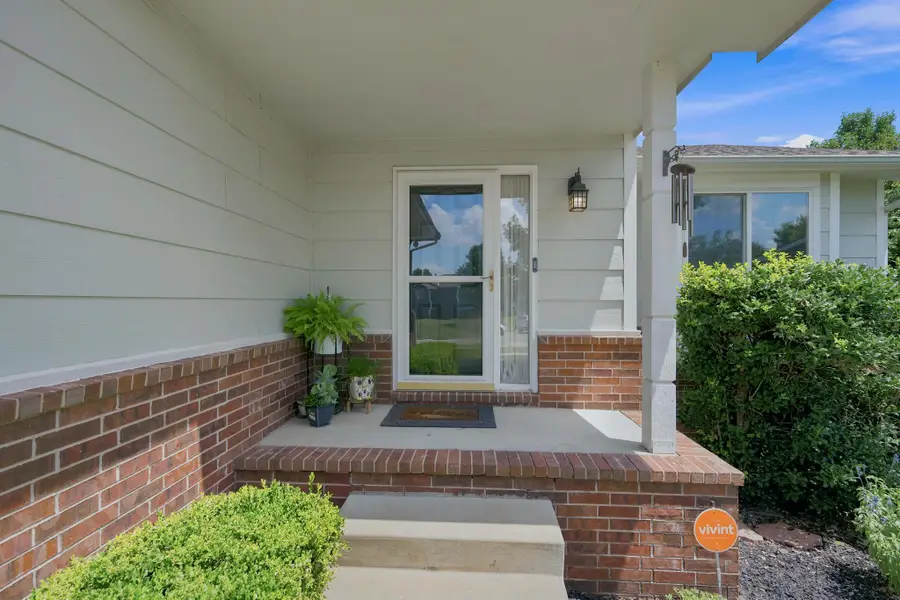 2502 S Lark Ln, Wichita, KS 67215 - #2