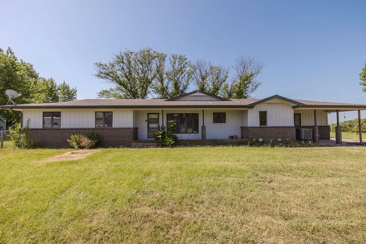 12 N Hawthorne, Valley Center, KS 67147 - #1