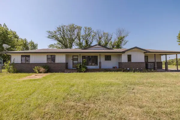 12 N Hawthorne, Valley Center, KS 67147