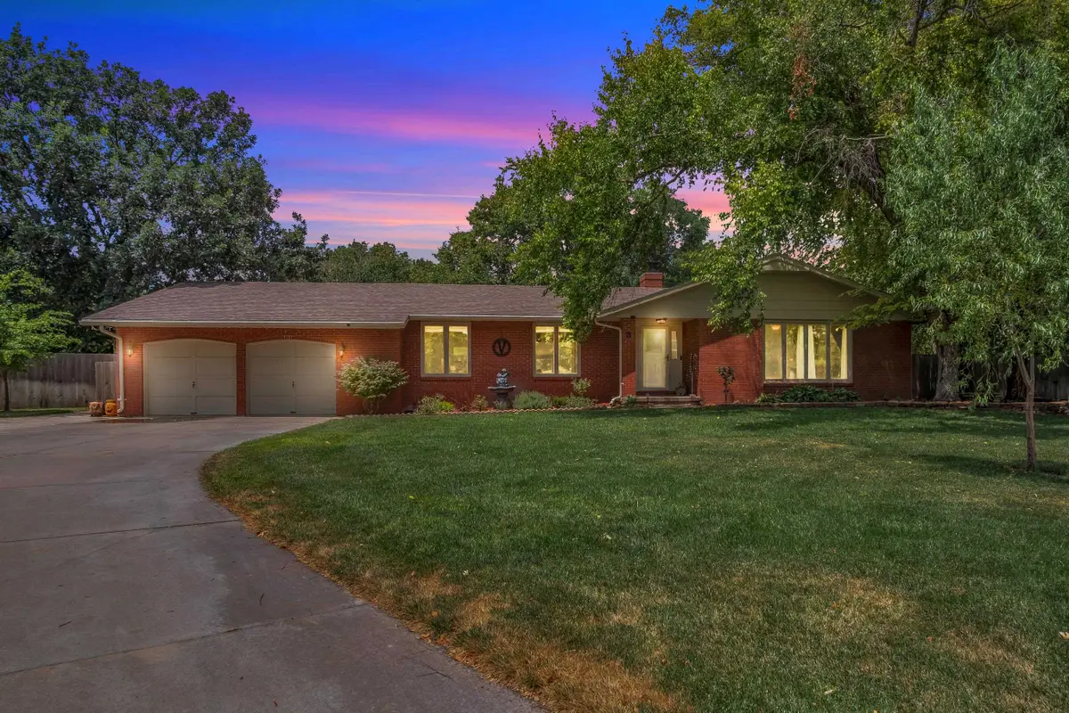 3 Sycamore Ct, Newton, KS 67114 - #1