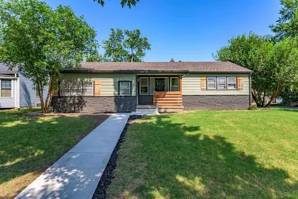 1858 S Volutsia Ave, Wichita, KS 67211-4733
