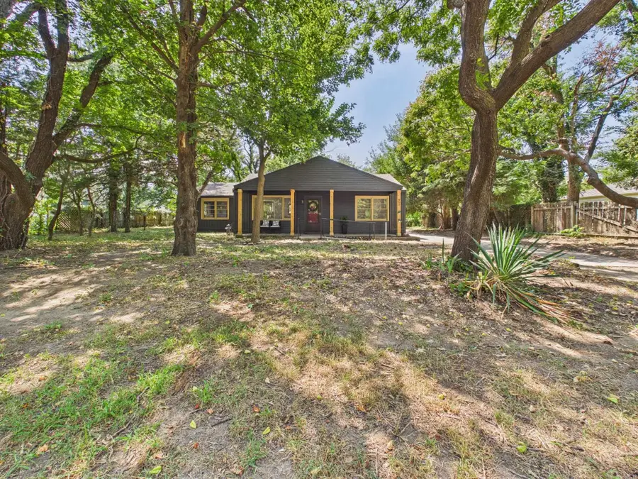 907 N Flora St, Wichita, KS 67212 - #2