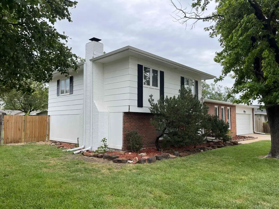 717 E Magnolia Road, Salina, KS 67401 - #2