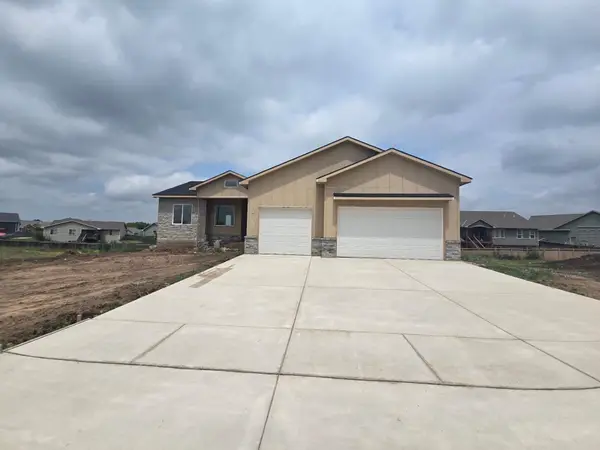 2910 E Burlington Cir, Park City, KS 67219