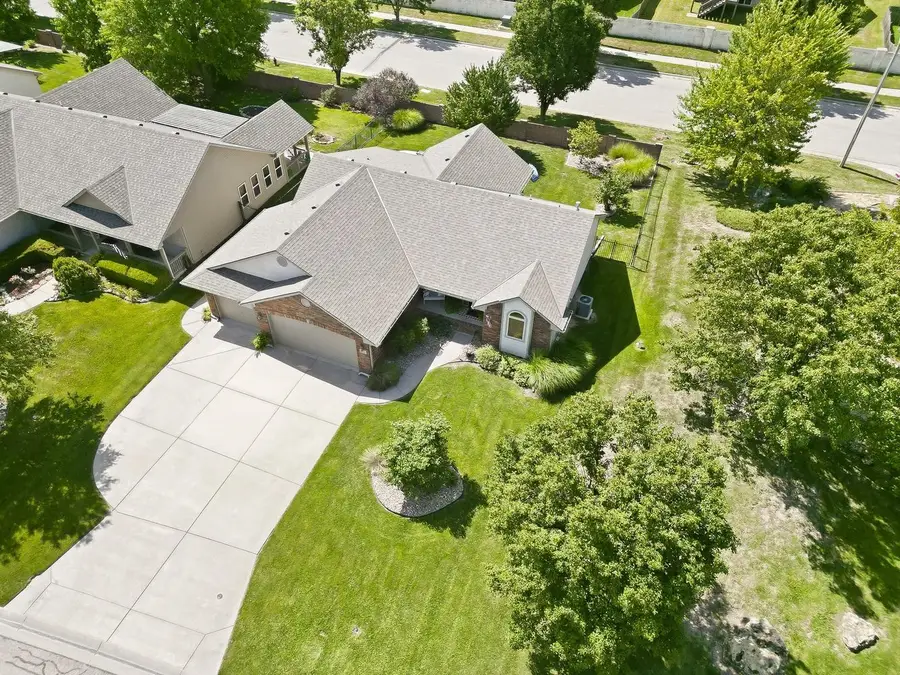 601 Stone Gate Cir, Augusta, KS 67010 - #2