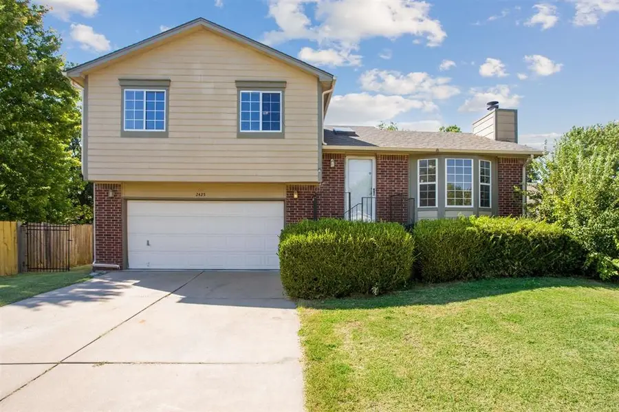 2425 N Beacon Hill, Wichita, KS 67220 - #2