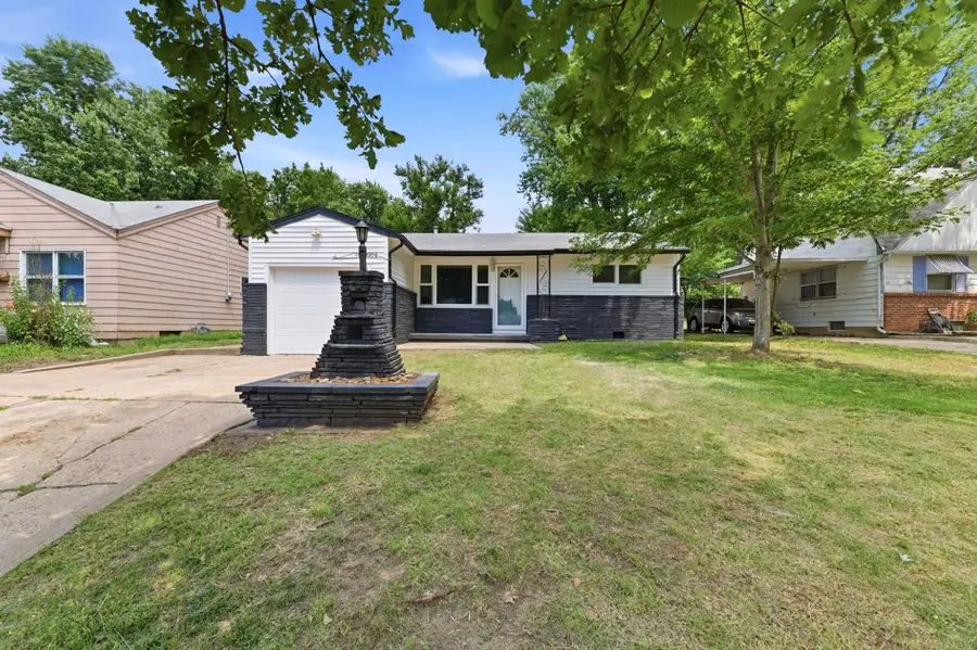 2308 S Belmont Ave, Wichita, KS 67218 - #2