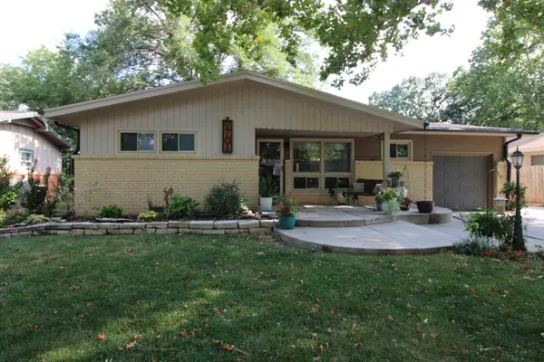 9701 W Kenny Ln, Wichita, KS 67212