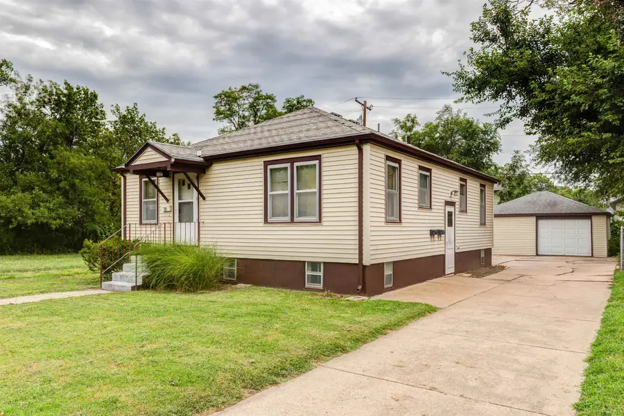 131 S 12th Street, Salina, KS 67401 - #2