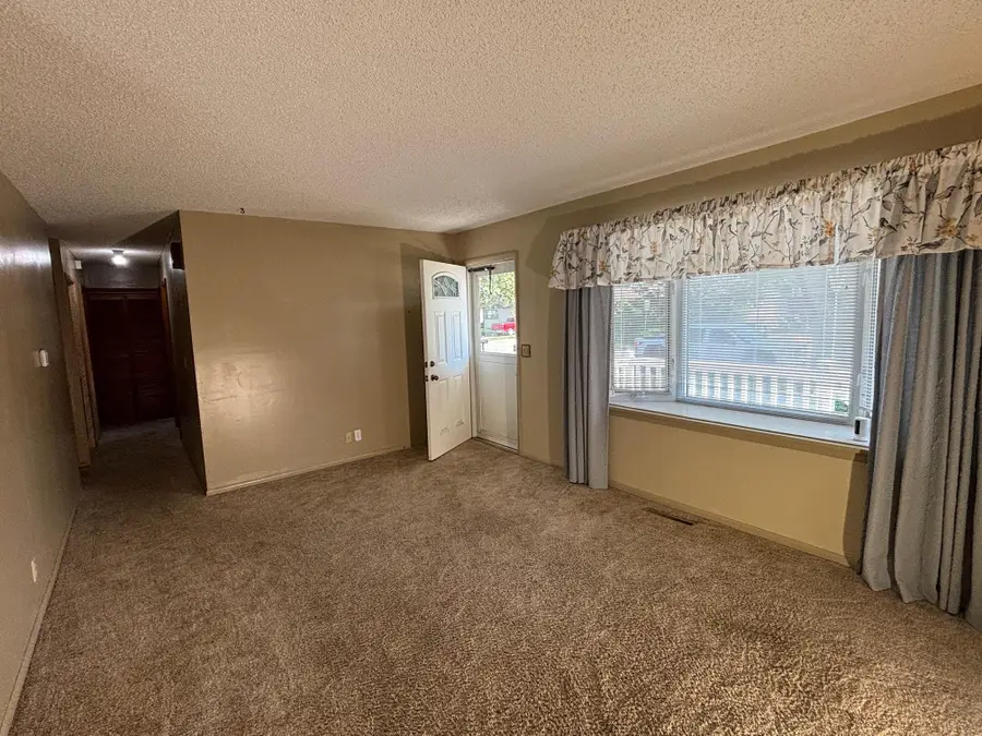 528 W 7th, Haysville, KS 67060 - #2