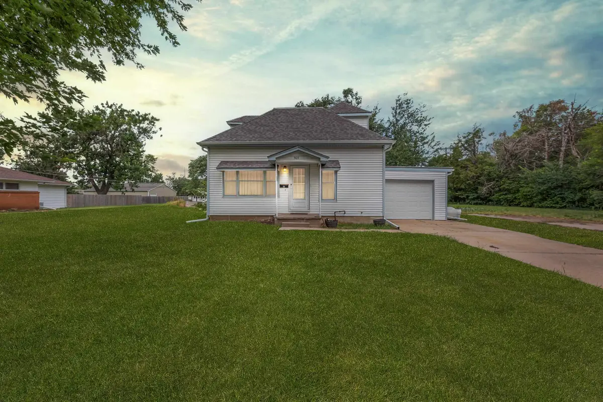 505 Sweezy, Halstead, KS 67056 - #1