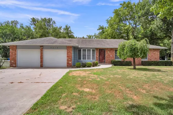 3219 Northwood Ct, Newton, KS 67114