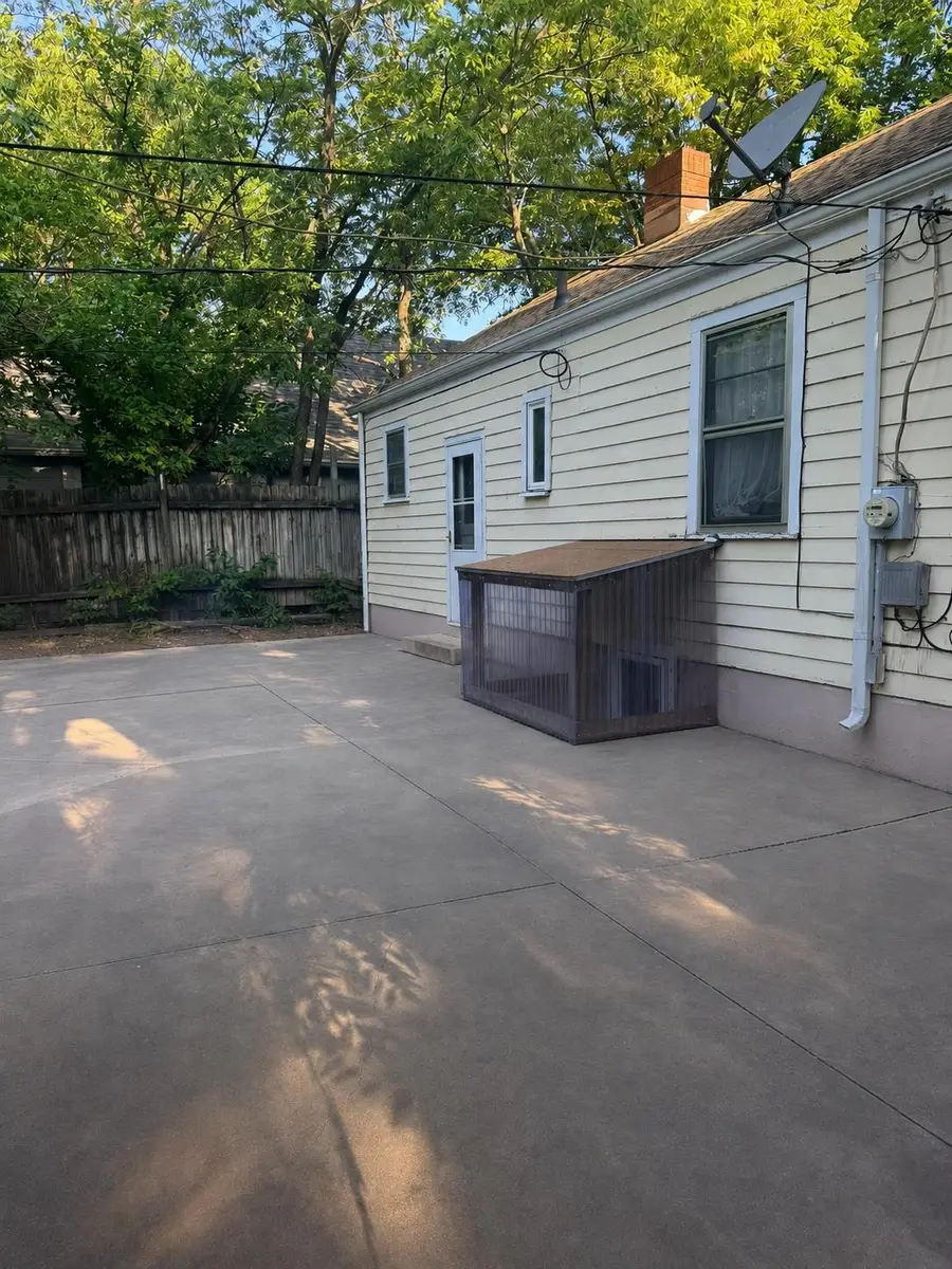 425 E 2nd St, Newton, KS 67114 - #2