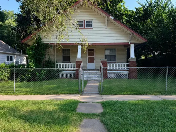 406 W 3rd St, Newton, KS 67114
