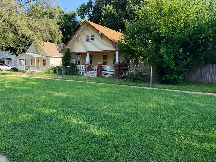406 W 3rd St, Newton, KS 67114 - #2