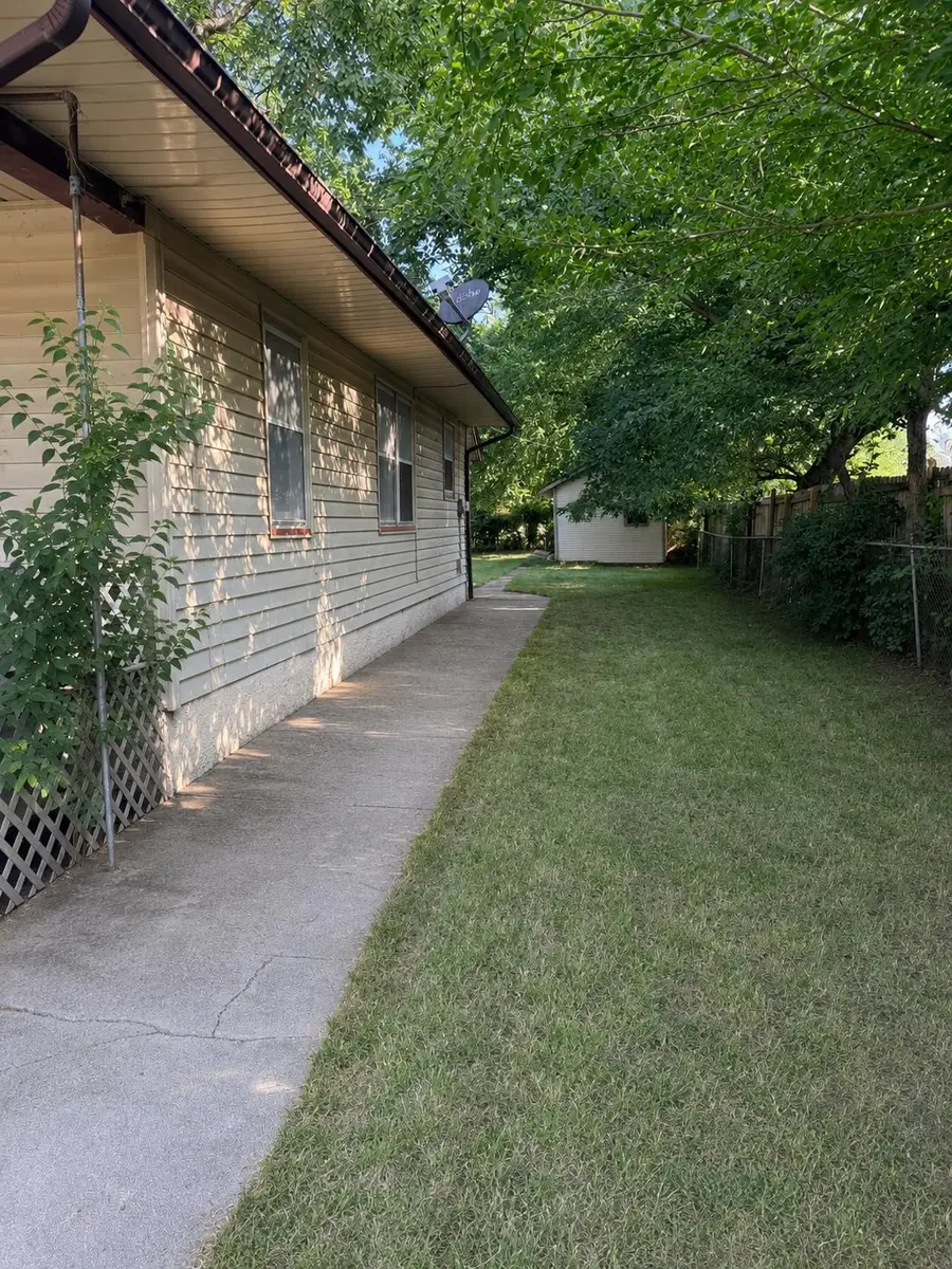 406 W 3rd St, Newton, KS 67114 - #3