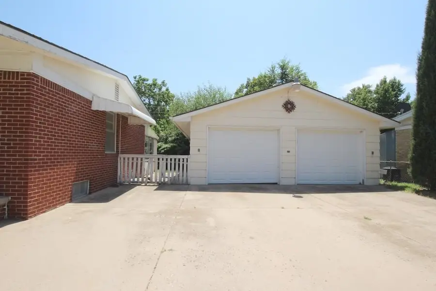 1113 W 27th, Wichita, KS 67204 - #2