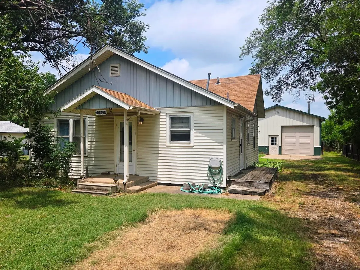 1420 E 9th, Newton, KS 67114 - #1
