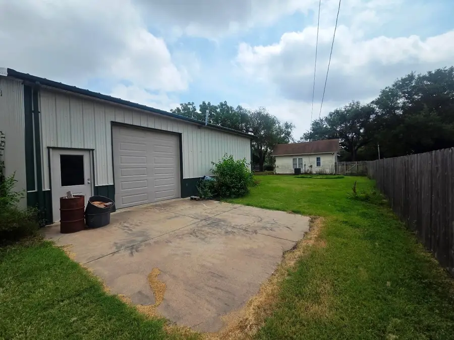 1420 E 9th, Newton, KS 67114 - #3