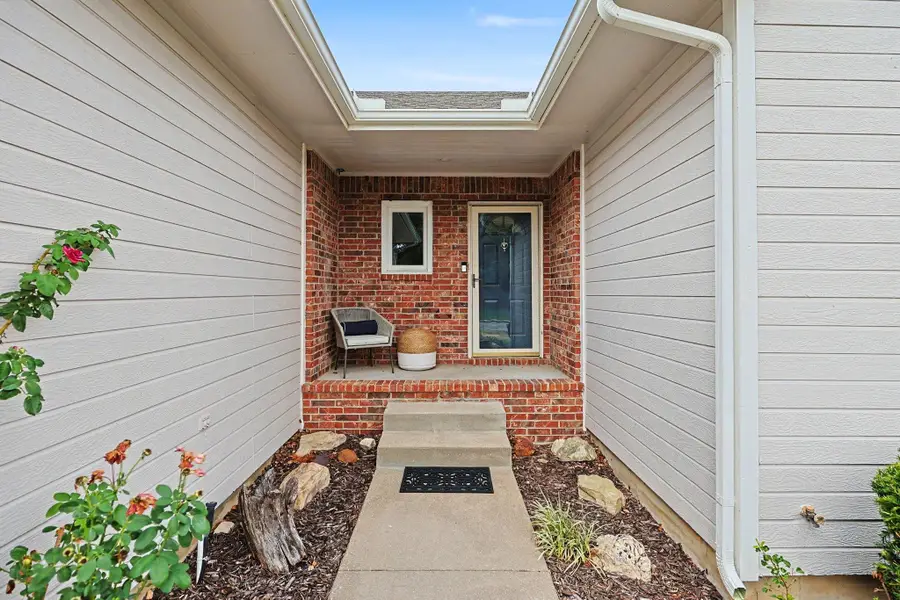 4260 N Rushwood Ct, Bel Aire, KS 67226-1462 - #2