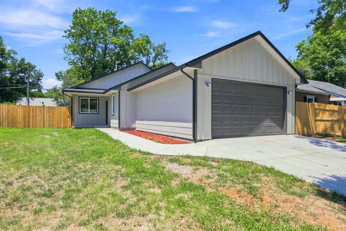 1427 N Broadview St, Wichita, KS 67208 - #1