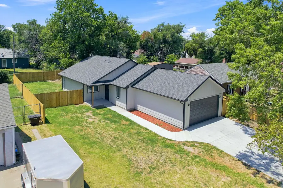 1427 N Broadview St, Wichita, KS 67208 - #2
