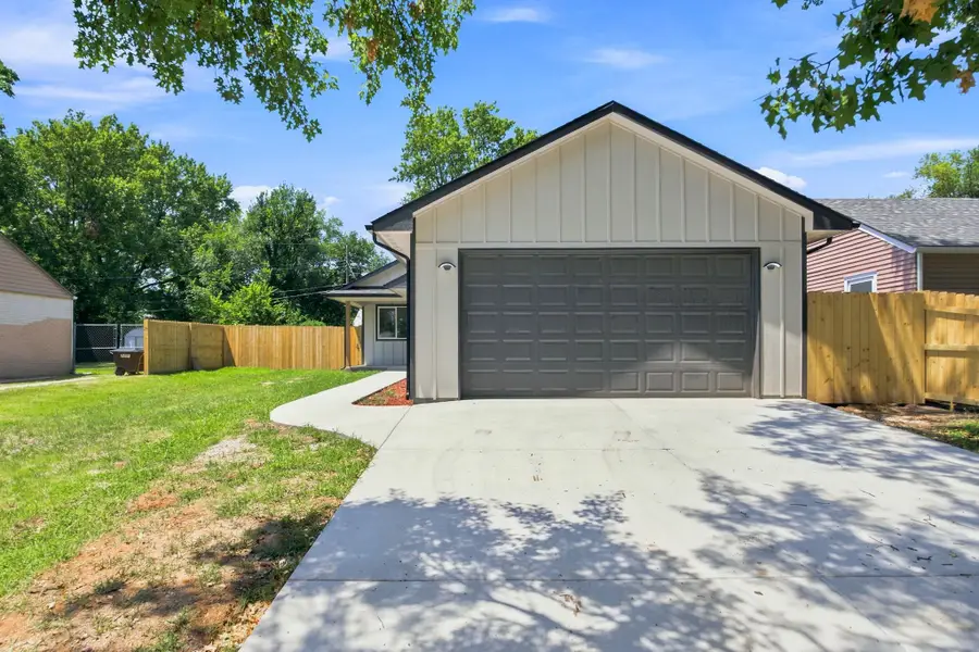 1427 N Broadview St, Wichita, KS 67208 - #3