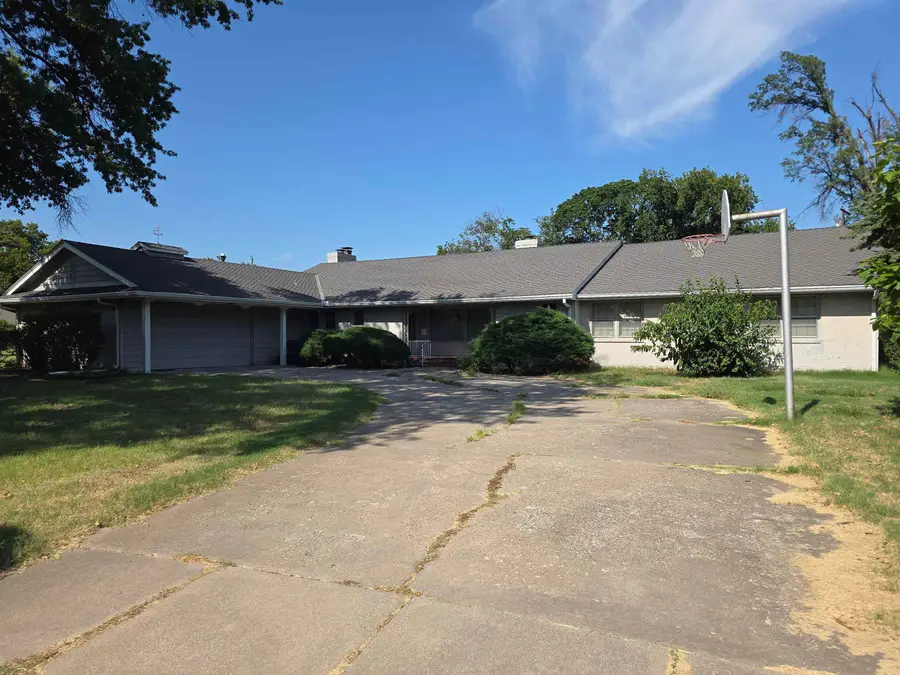 1348 N Estate Ct, Wichita, KS 67208 - #2