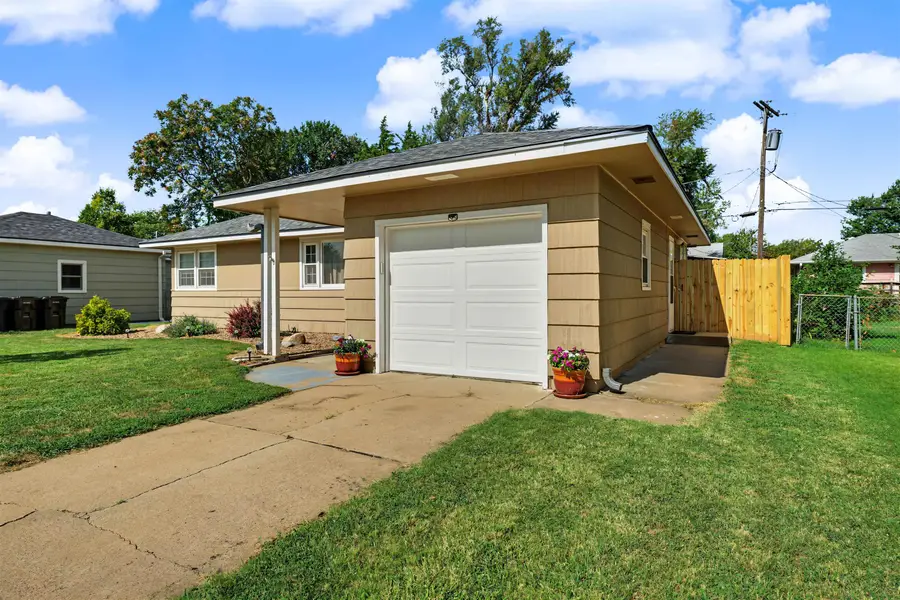 1938 Larson St, Salina, KS 67401 - #2