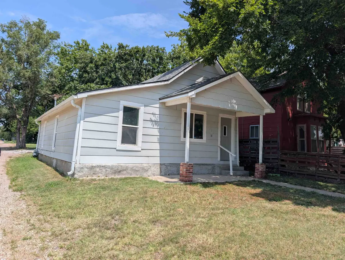 502 E 10th, Newton, KS 67114 - #1