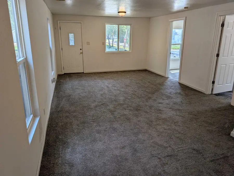 502 E 10th, Newton, KS 67114 - #3