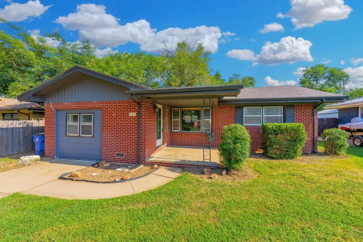 430 E 8th, Belle Plaine, KS 67013 - #1