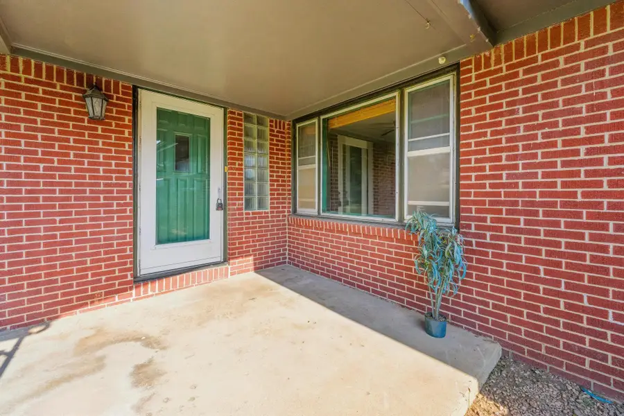 430 E 8th, Belle Plaine, KS 67013 - #3