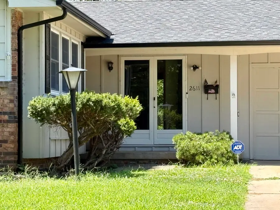 2611 S Laura Ave, Wichita, KS 67216 - #3