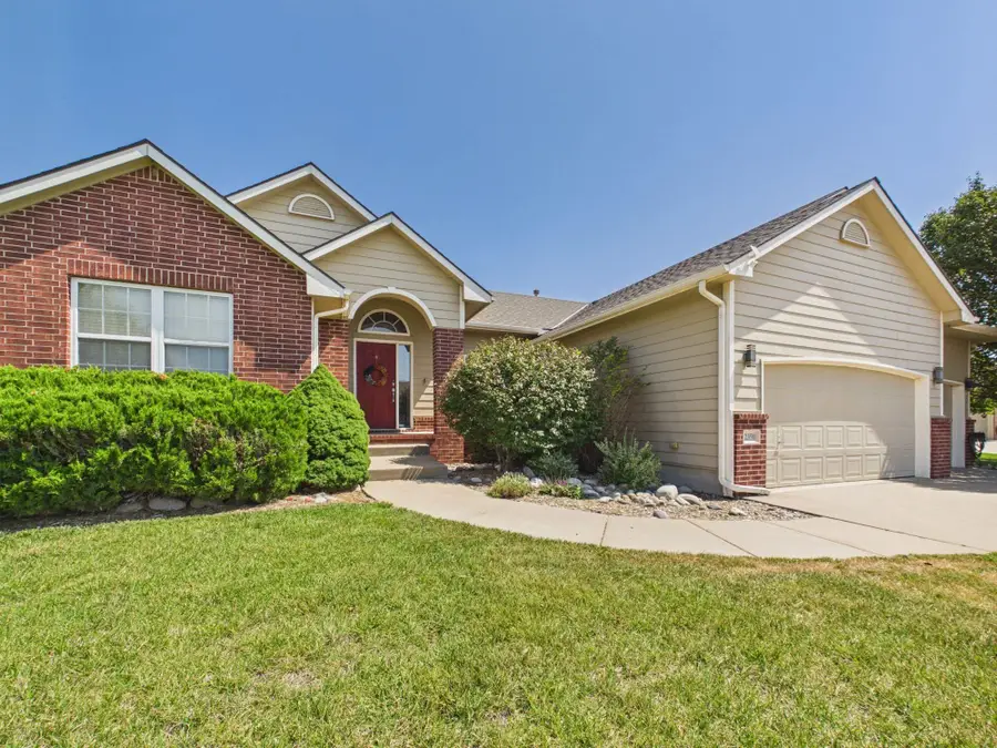 2350 N Castle Rock Ct, Wichita, KS 67228 - #2