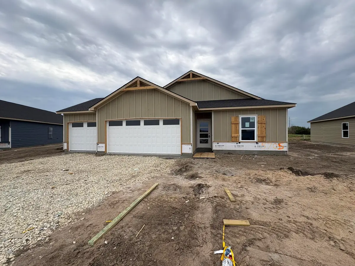 5705 Plumthicket St, Bel Aire, KS 67226 - #1