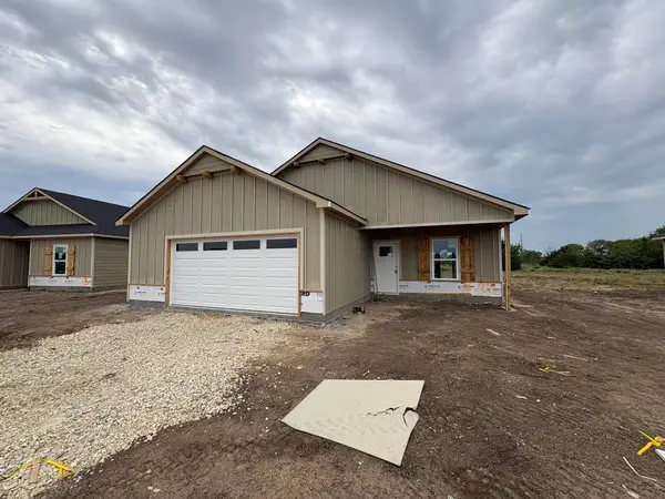 5709 Plumthicket St, Bel Aire, KS 67226