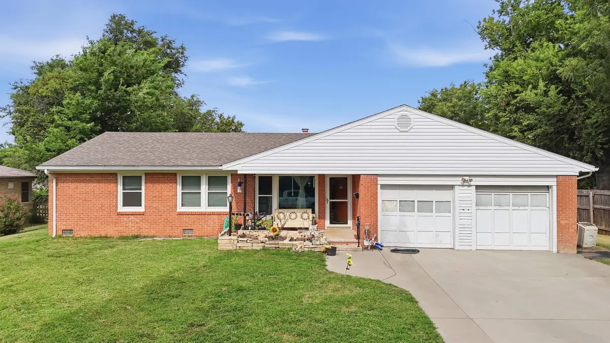2337 S Crestway Ave, Wichita, KS 67218 - #1