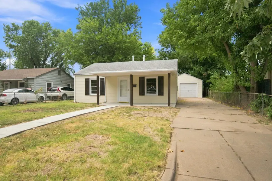 2101 S Madison Ave, Wichita, KS 67211 - #2