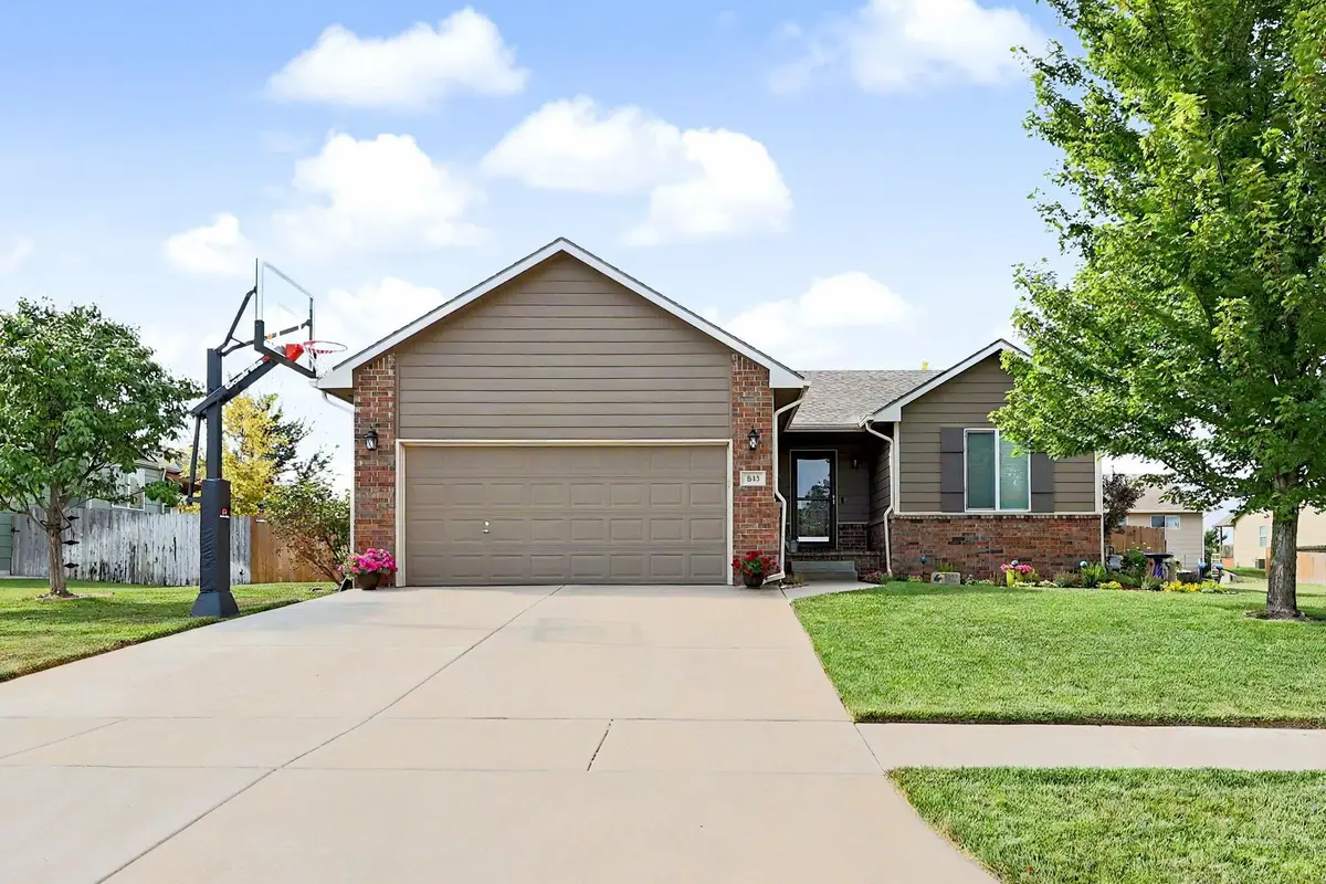 843 E Winding Land St, Derby, KS 67037 - #1