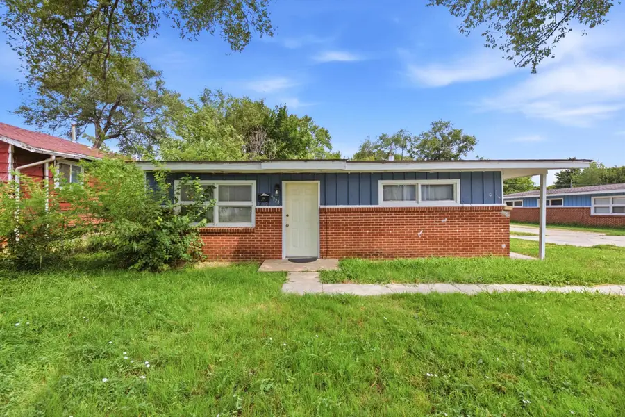4924 E Gilbert St, Wichita, KS 67218 - #2
