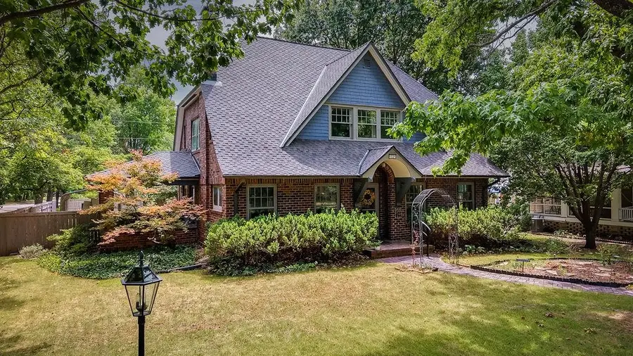 1321 E 9th Ave, Winfield, KS 67156 - #2