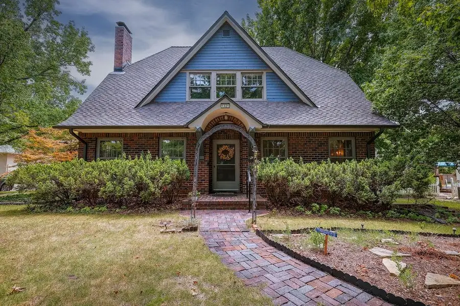 1321 E 9th Ave, Winfield, KS 67156 - #3